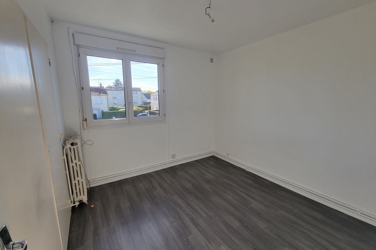 À BESSÉ SUR BRAYE : MAISON T5 de 82 m² avec jardin