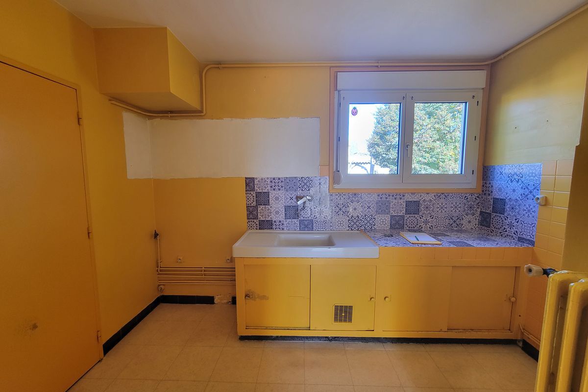 À BESSÉ SUR BRAYE : MAISON T5 de 82 m² environ avec jardin