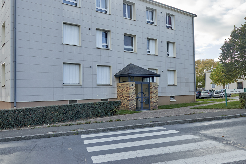 Appartement FRESNAY SUR SARTHE T4