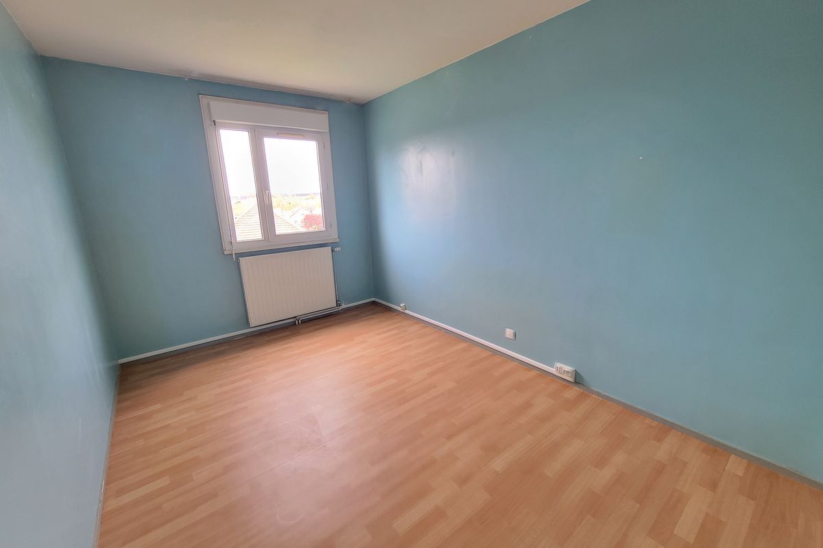 À CONNERRÉ : Maison T5 de 94 M² ENVIRON