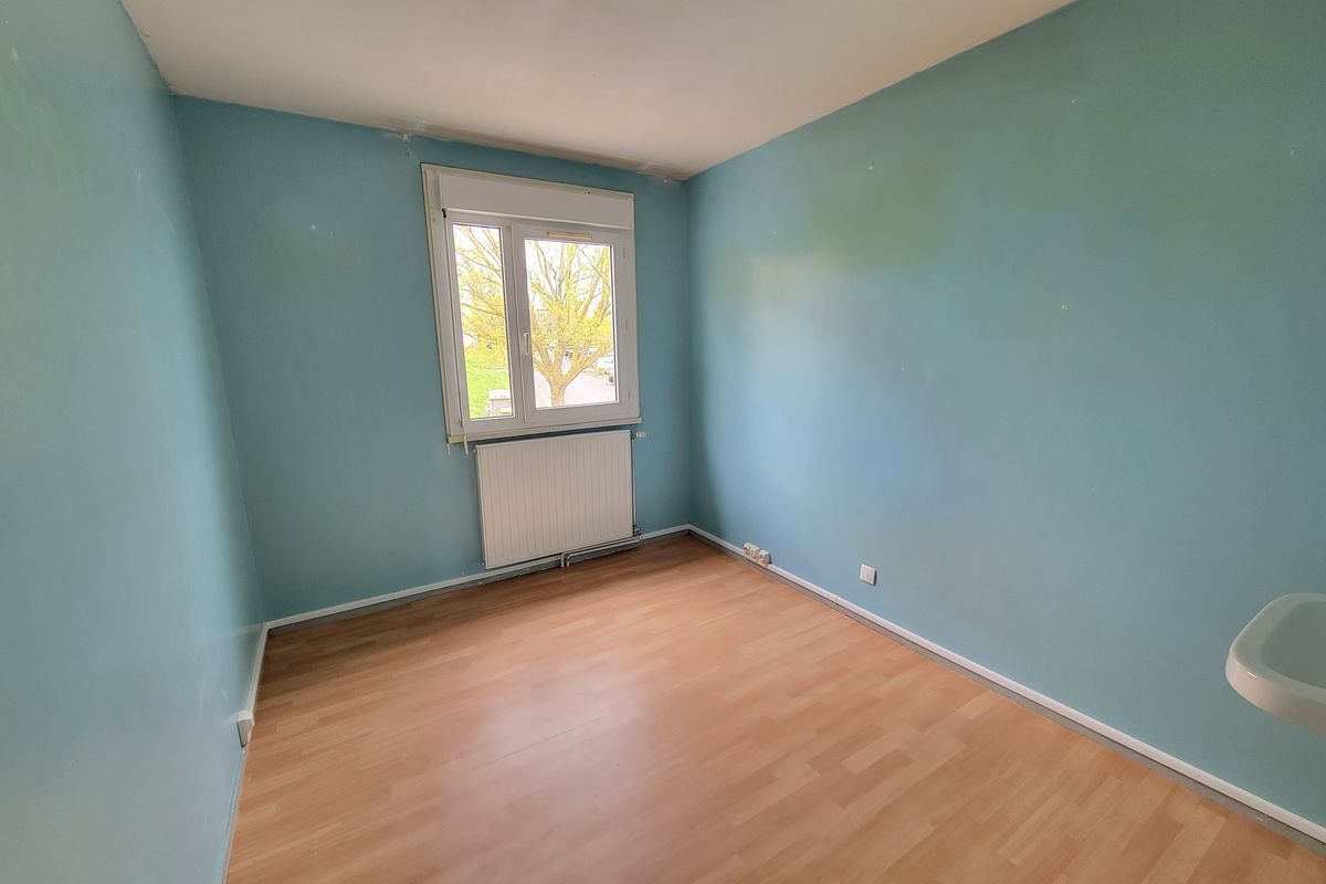 À CONNERRÉ : Maison T5 de 94 M² ENVIRON
