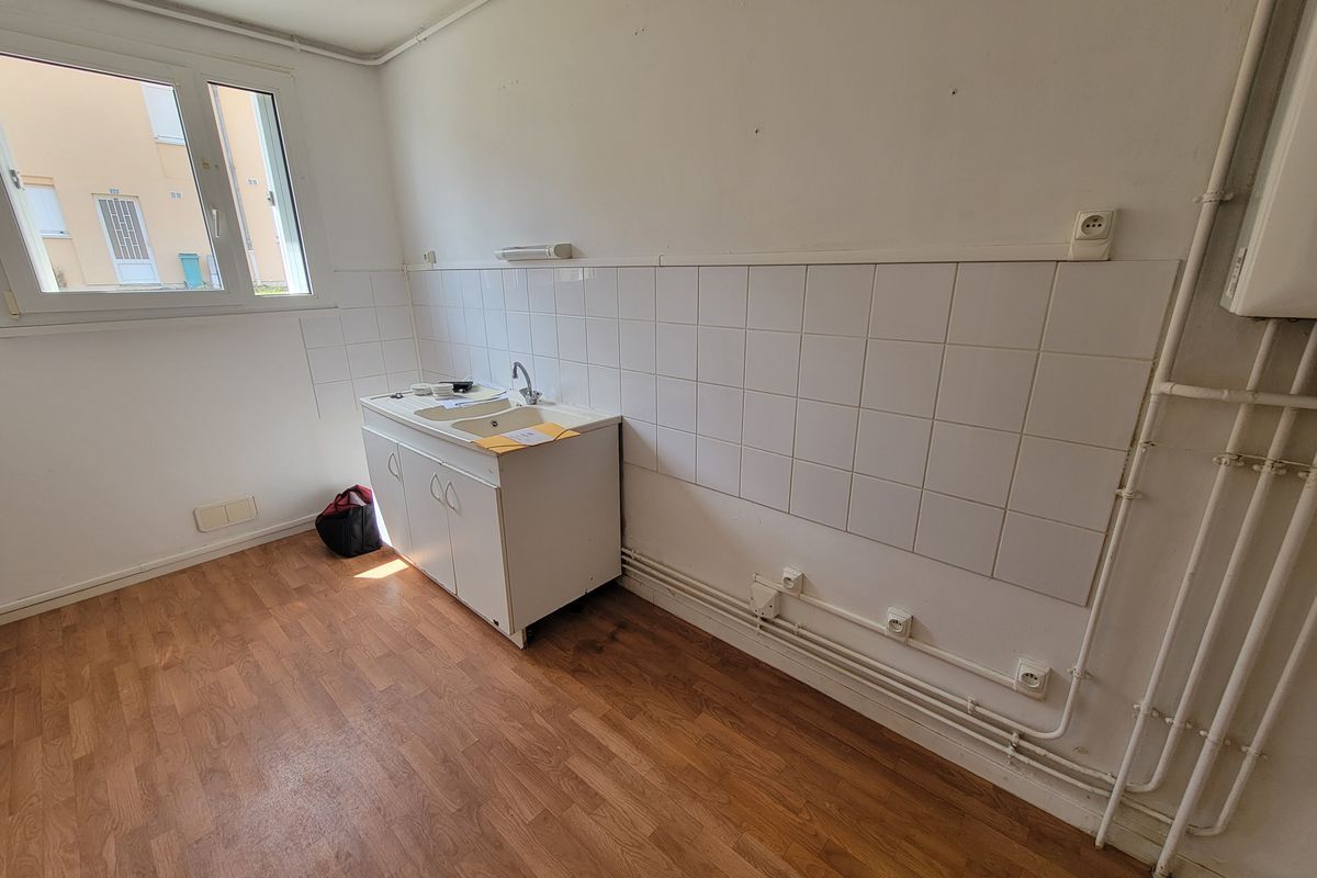 À CONNERRÉ : MAISON T3 de 67 m² environ