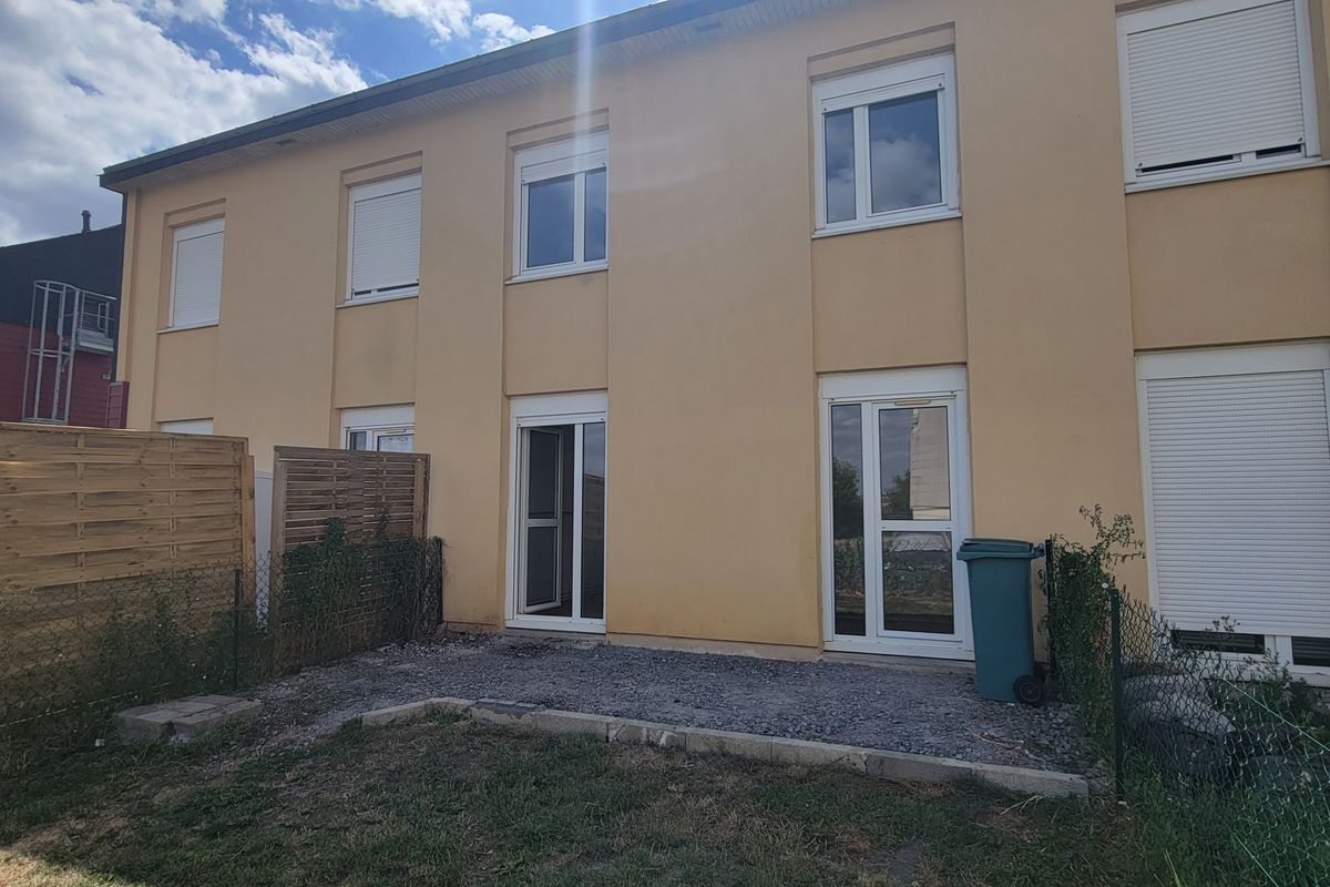 À CONNERRÉ : MAISON T3 de 67 m² environ
