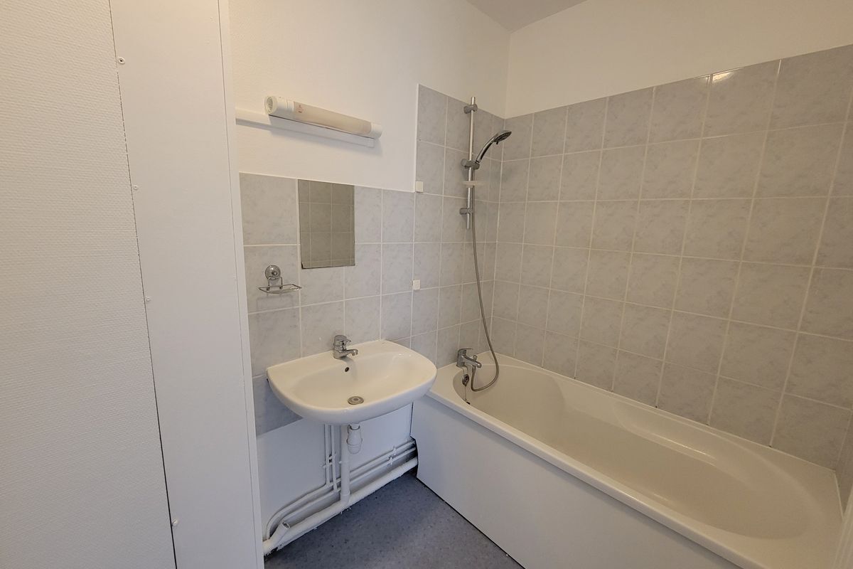 PARIGNÉ - L'ÉVÊQUE : MAISON T5 DE 94 M²