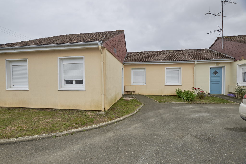 Maison MOULINS LE CARBONNEL T2