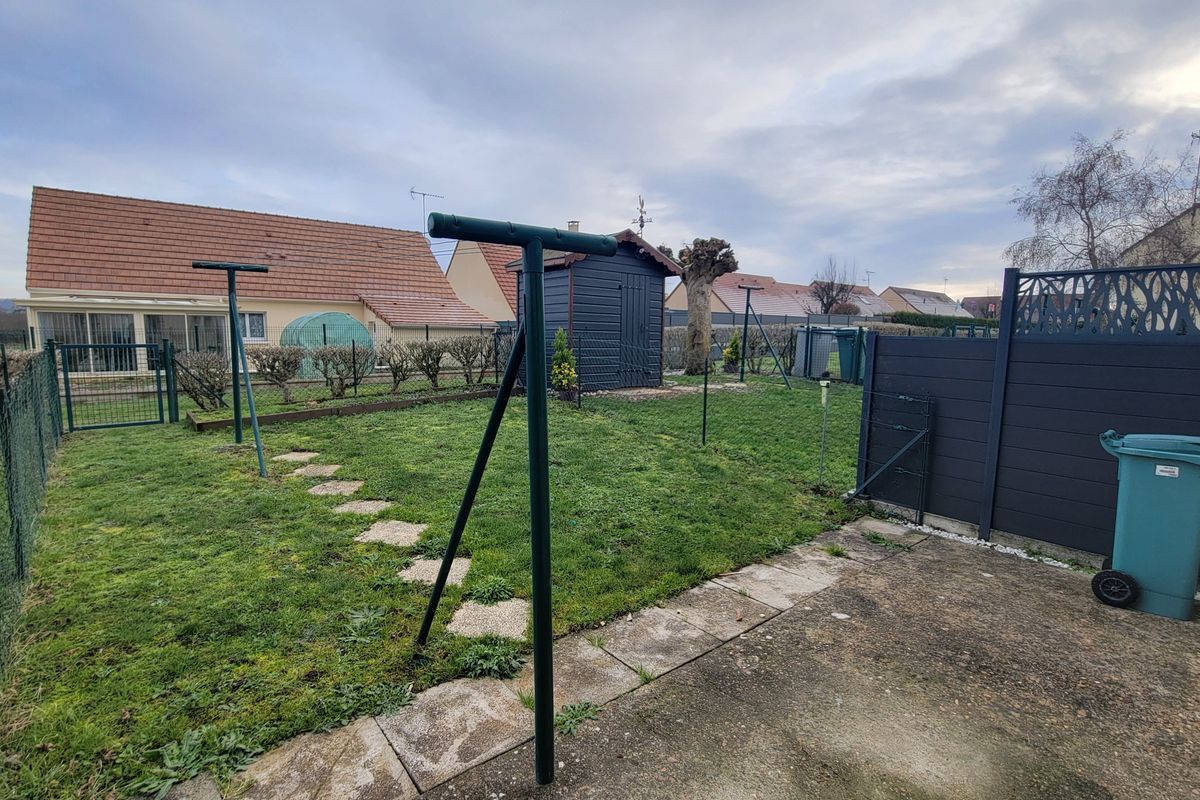 À THORIGNÉ SUR DUÉ : MAISON T4 de 78 m²