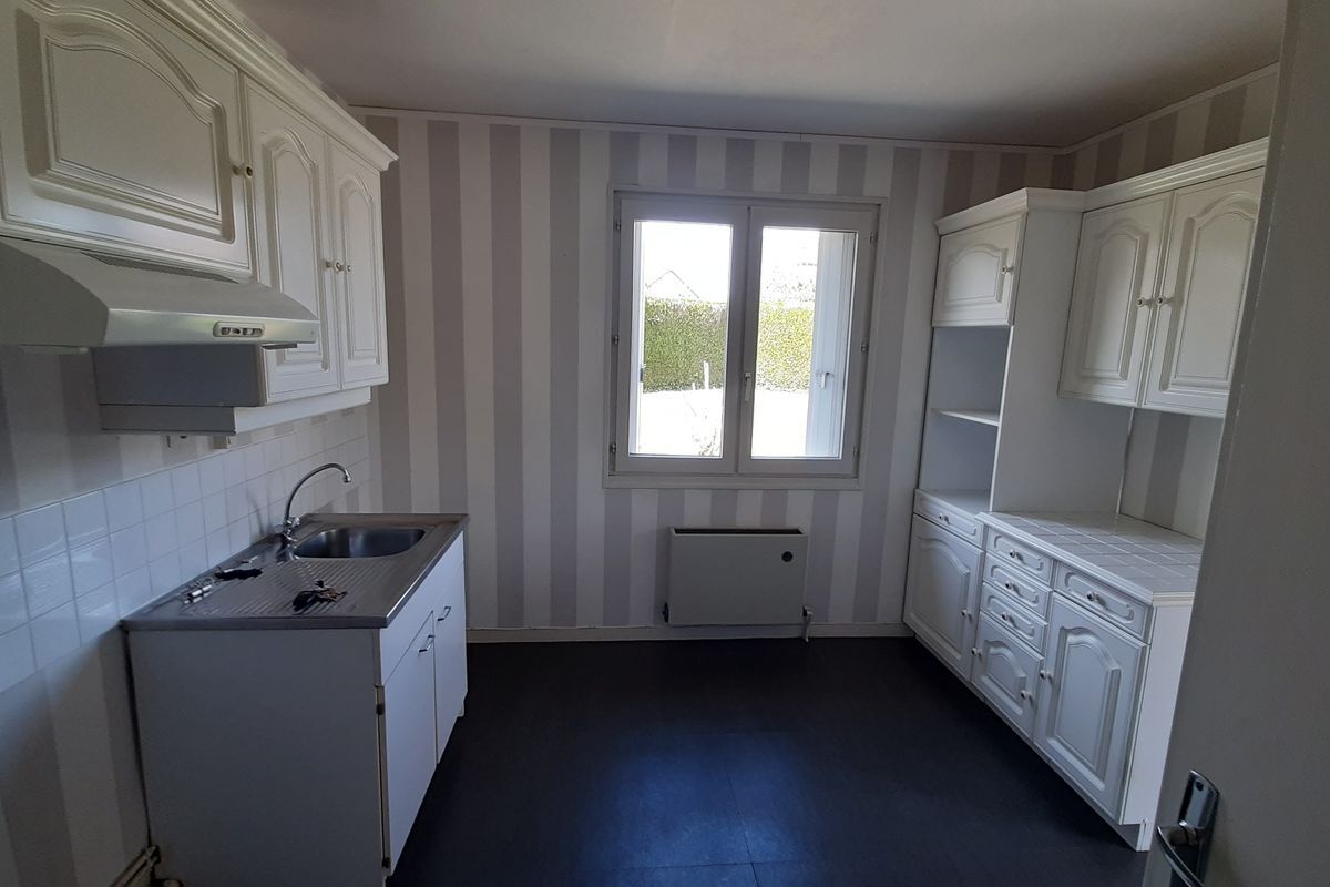MONTVAL SUR LOIR : MAISON T2 BIS DE 66 M²