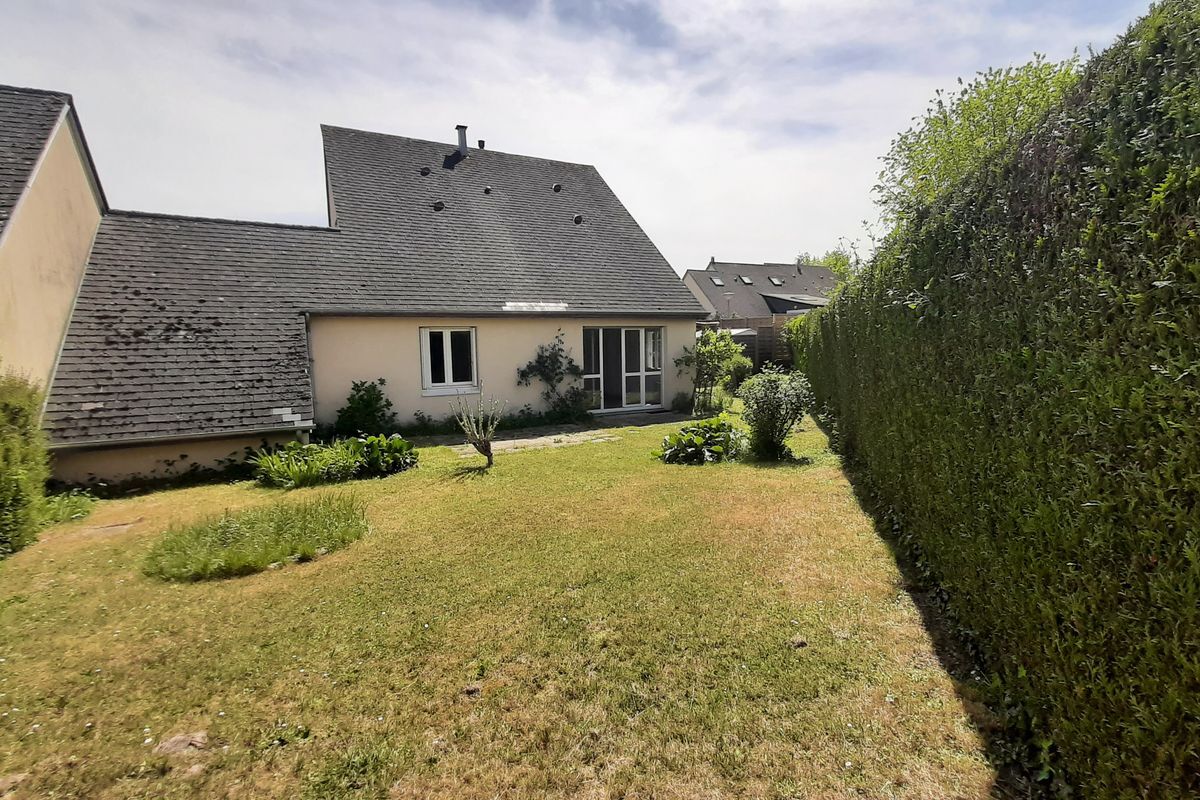 MONTVAL SUR LOIR : MAISON T2 BIS DE 66 M²
