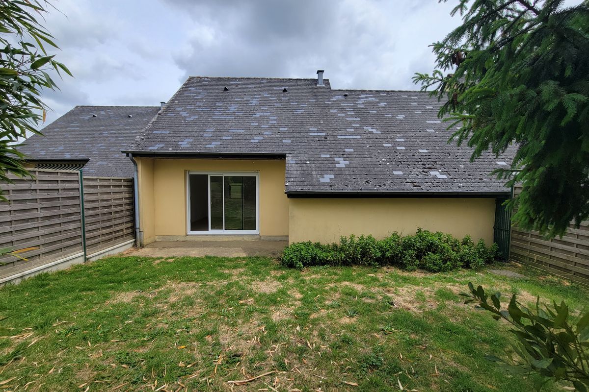 À SAINT DENIS D’ORQUES  MAISON T2 de 52 m² avec garage