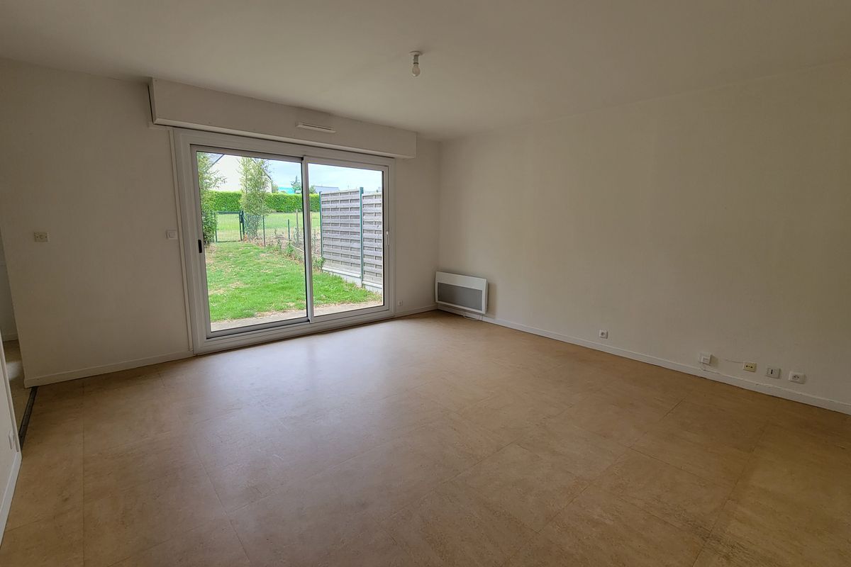 À SAINT DENIS D’ORQUES T2 de 52 m² environ.