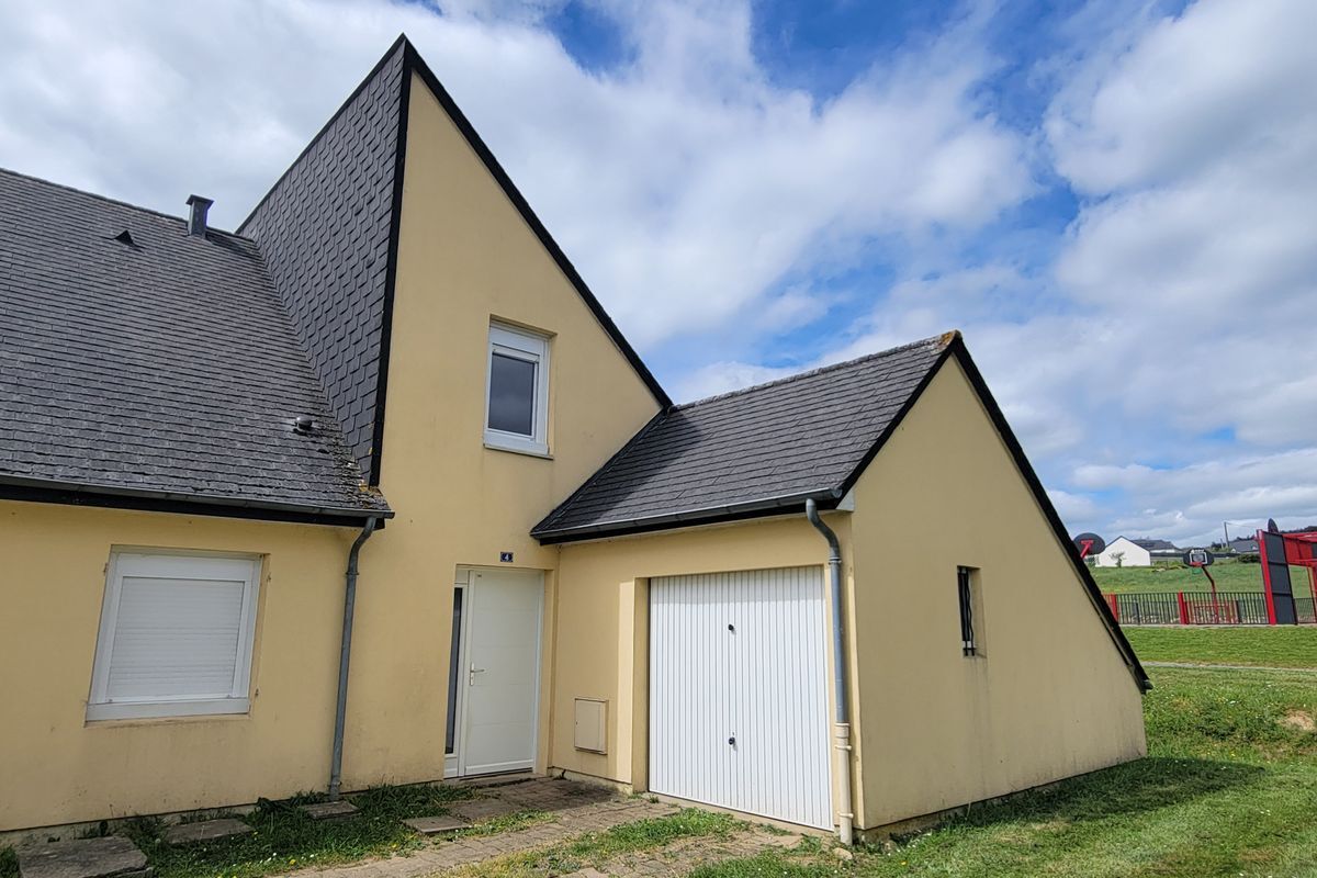 À SAINT DENIS D’ORQUES : Maison T2 Bis de 62 M²