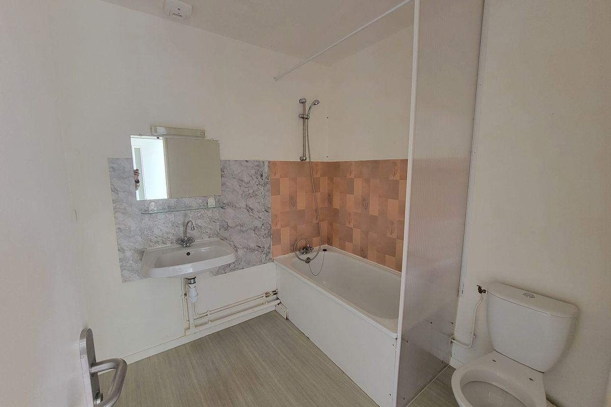 SAINT DENIS D'ORQUES - A 20 mn de SABLE SUR SARTHE  MAISON Type 2 de 52 m² environ
