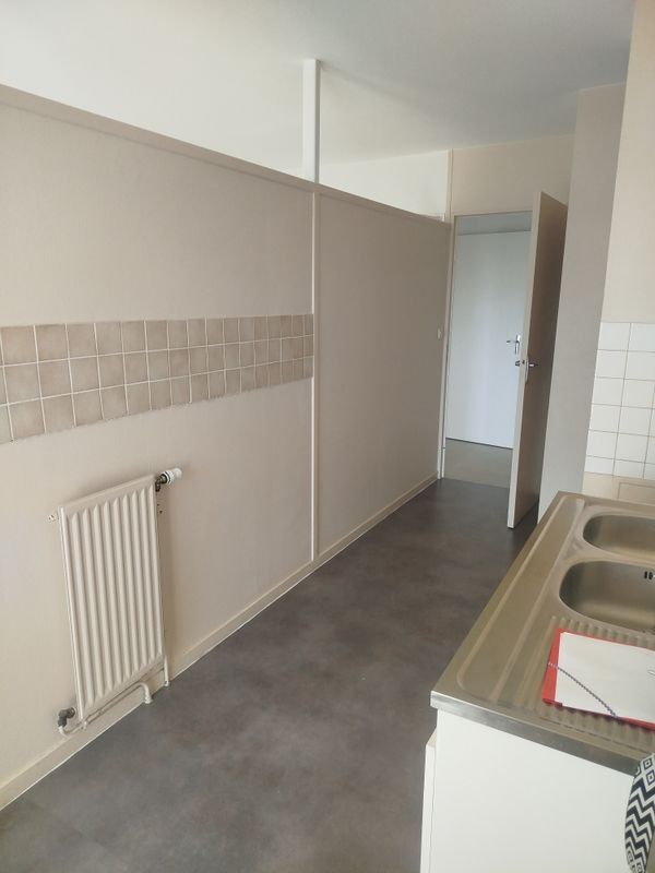 À SABLE SUR SARTHE : APPARTEMENT T3 de 70 m² environ avec un balcon de 7 m²