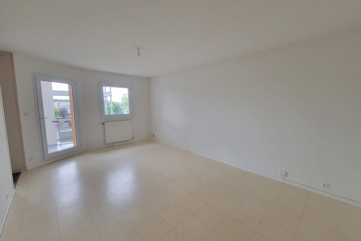 À SABLE SUR SARTHE : APPARTEMENT T3 de 70 m² environ avec un balcon de 7 m²