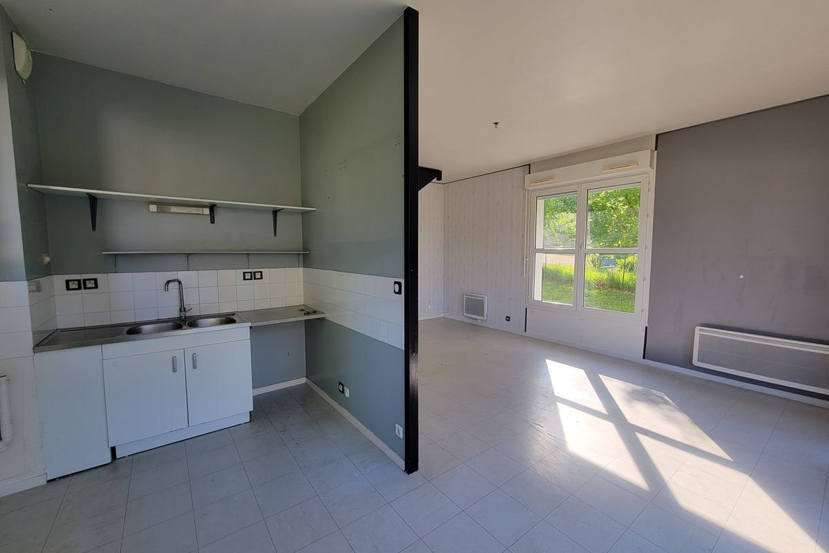 A LA FLÈCHE maison T5 de 96 m² en bon état général.