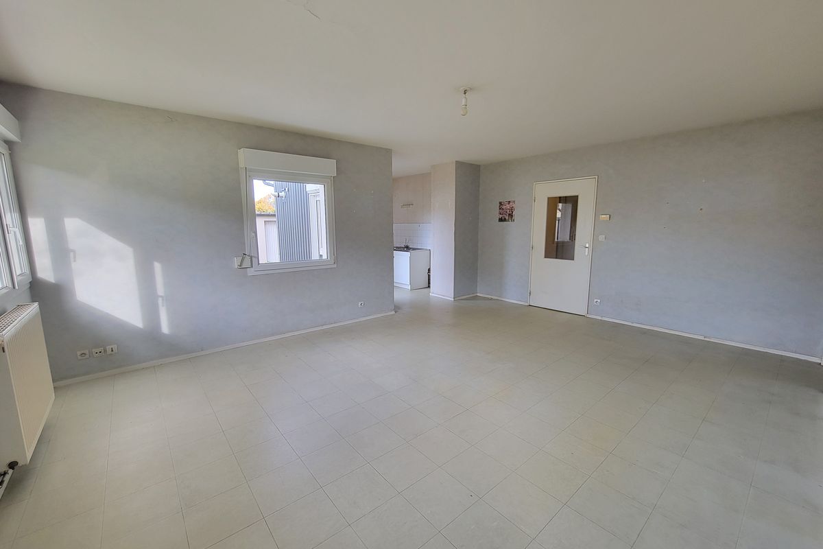 À LA FLÈCHE : appartement T2 de 53 m2 environ