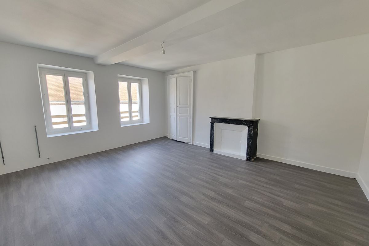 SAINT COSME EN VAIRAIS : MAISON T4 de 123 m²