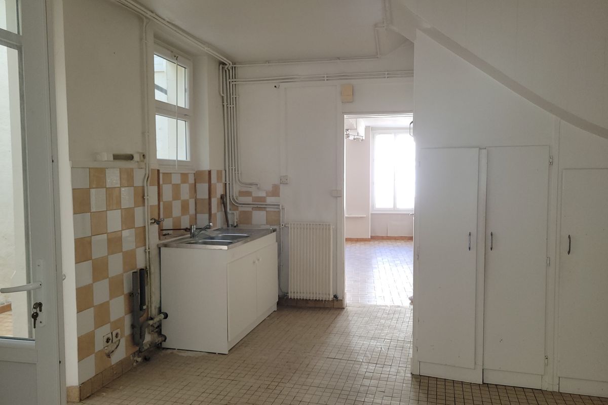 À MAMERS GRANDE MAISON AVEC JARDIN AU CALME