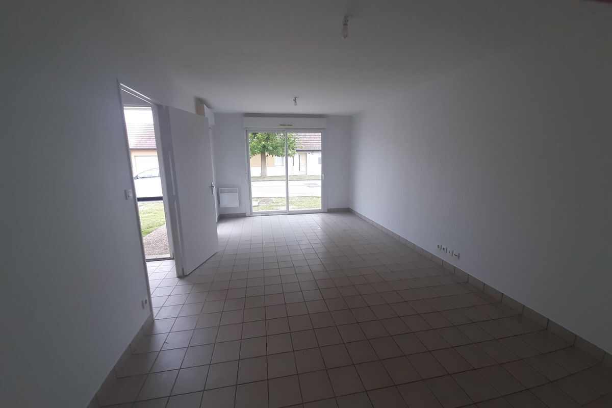 CERANS FOULLETOURTE : MAISON T2 DE 49 M²