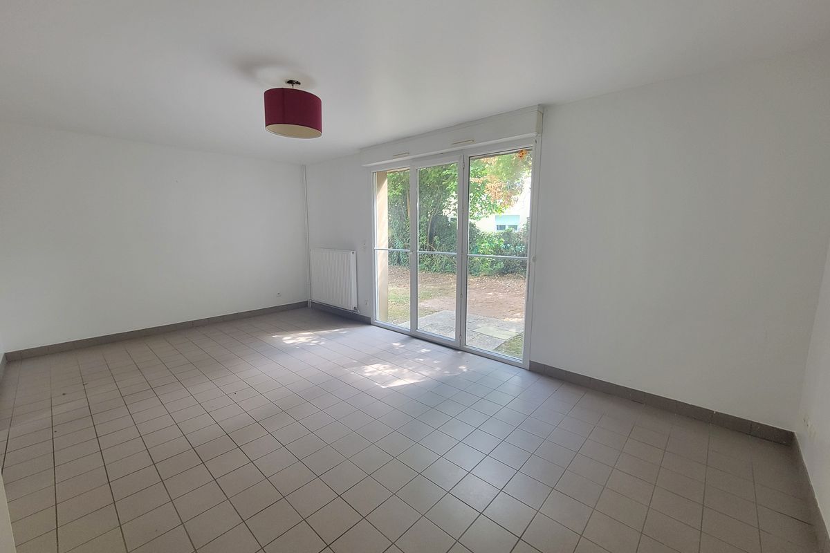À SAINT GEORGES DU BOIS : MAISON T4 de 81 m² environ – En bon état