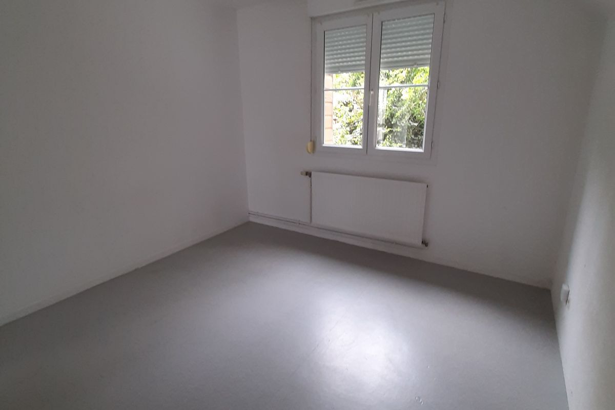 À SAINT GEORGES DU BOIS : MAISON T4 de 81 m² environ – En bon état