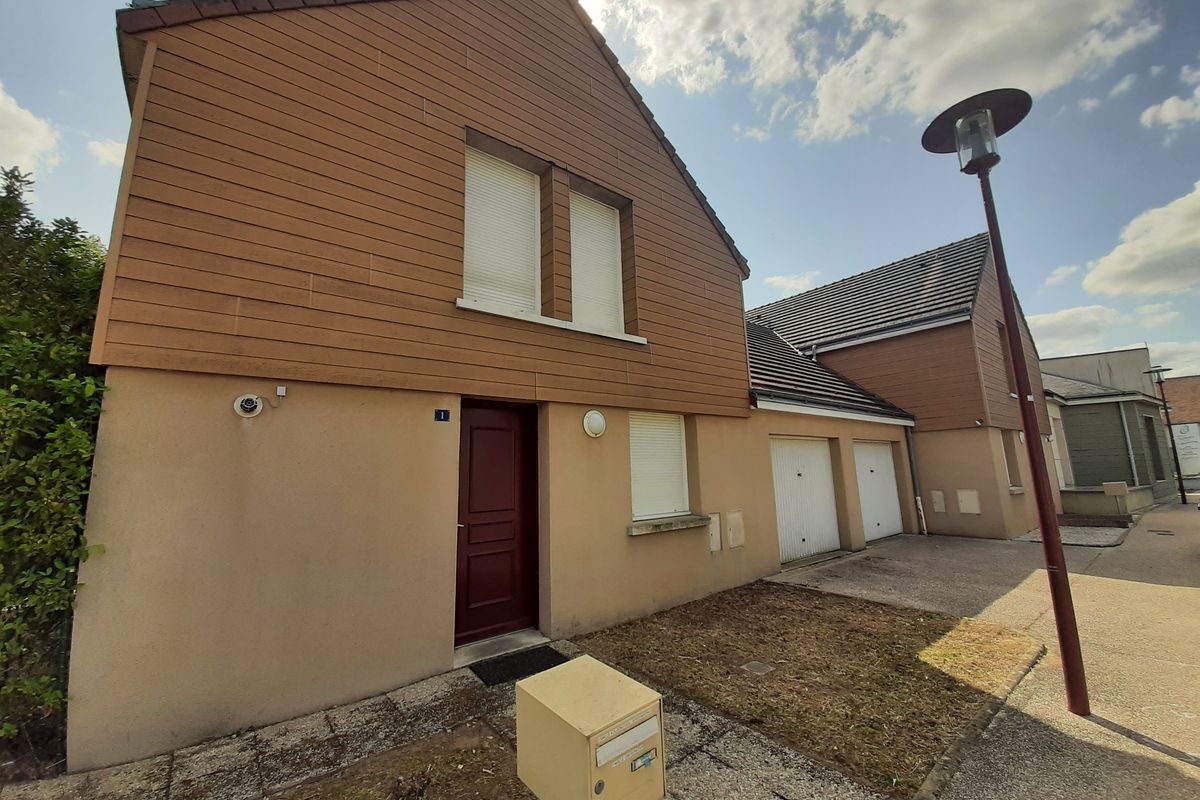 À SAINT GEORGES DU BOIS : MAISON T4 de 81 m² environ – En bon état