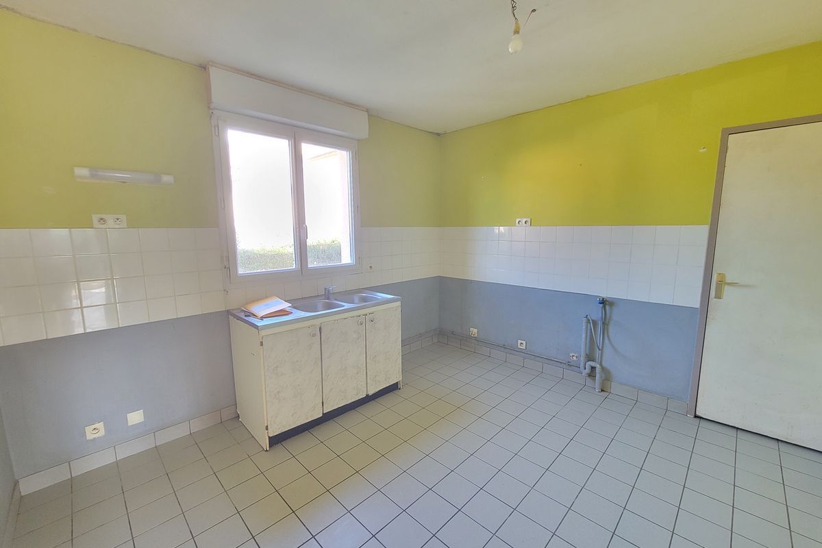 A COURGAINS - MAISON T5 - 95 M2 ENVIRON - JARDIN ET GARAGE