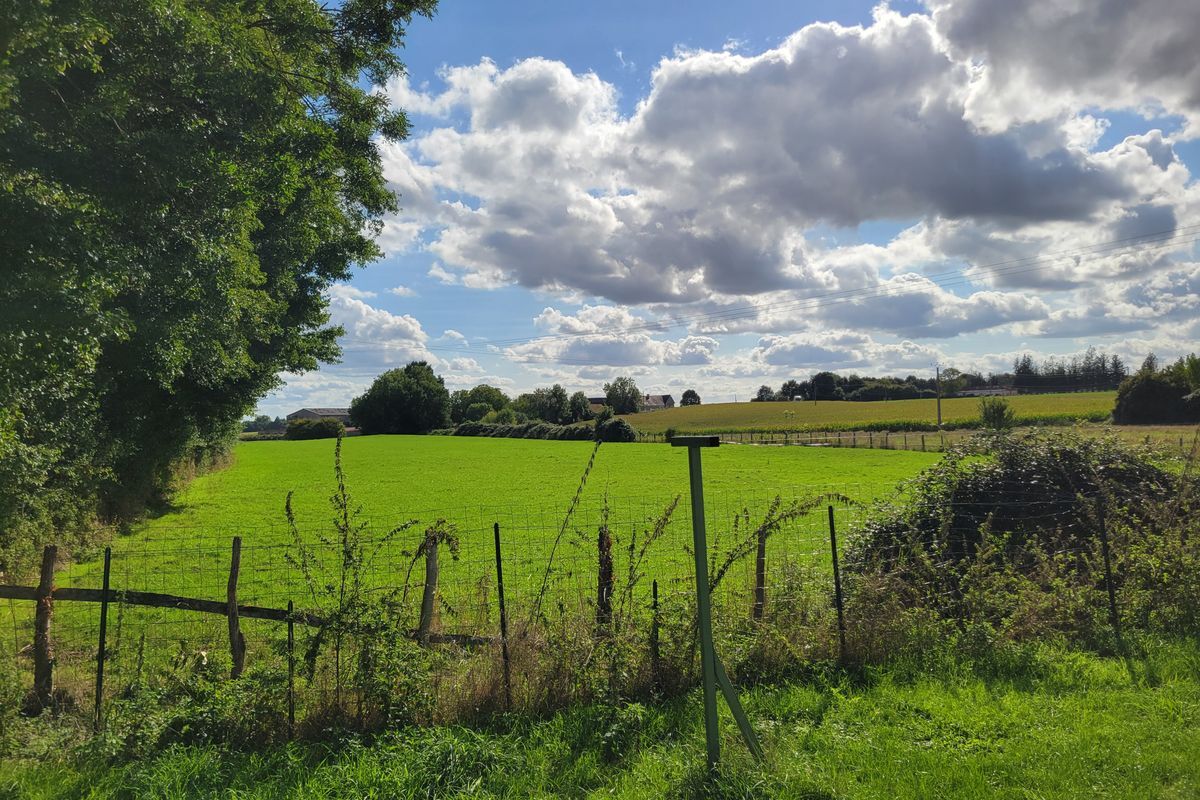 A COURGAINS - MAISON T5 - 95 M2 ENVIRON - JARDIN ET GARAGE