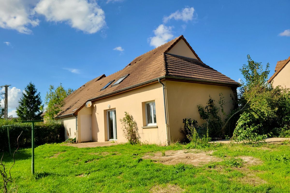 A COURGAINS - MAISON T5 - 95 M2 ENVIRON - JARDIN ET GARAGE