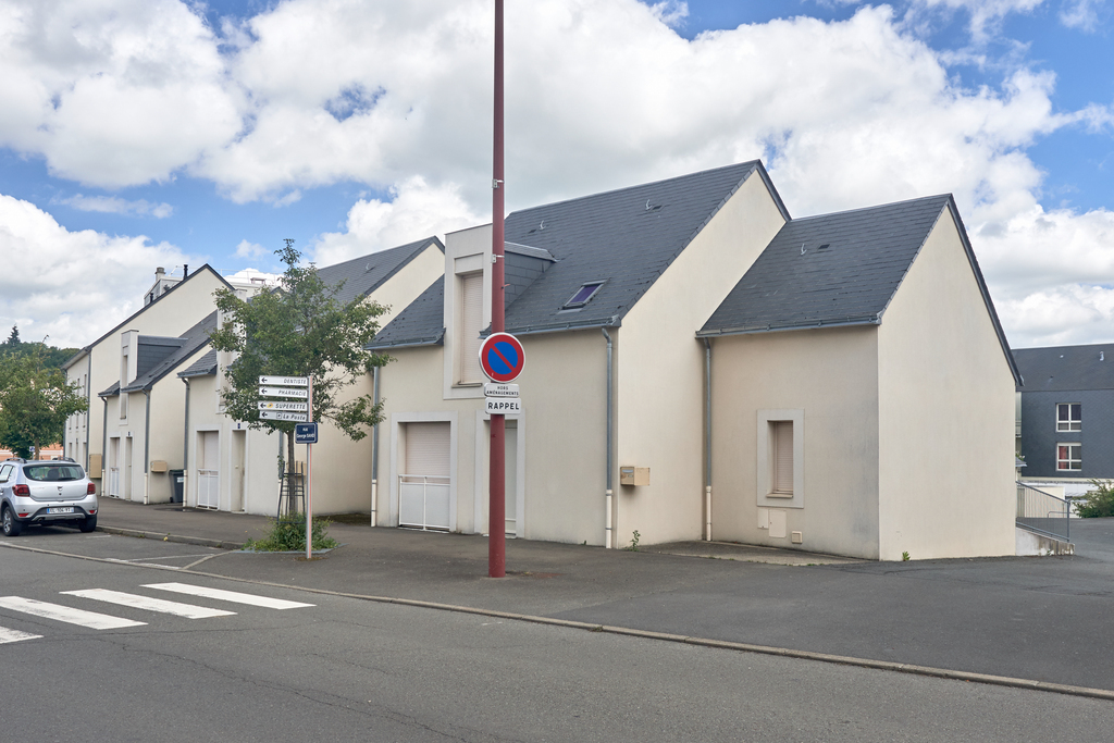 Maison YVRE L'EVEQUE T4