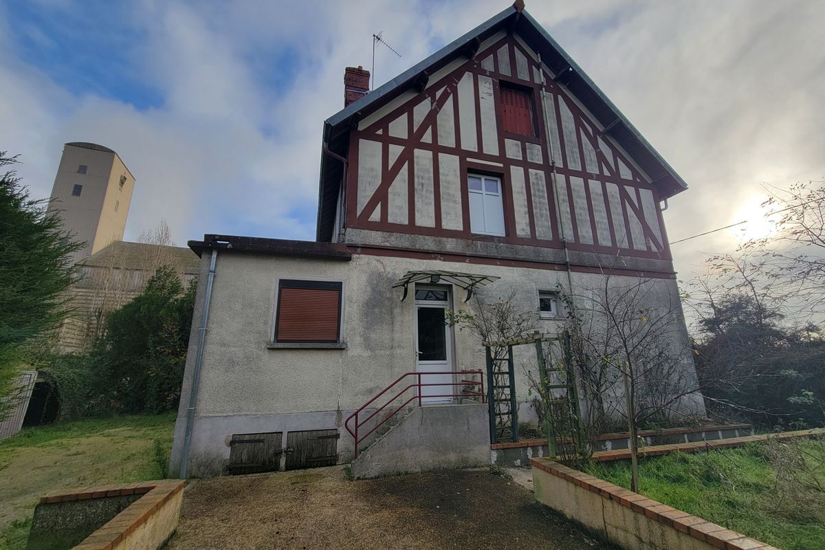 À MAMERS : Maison T6 de 140 m² environ