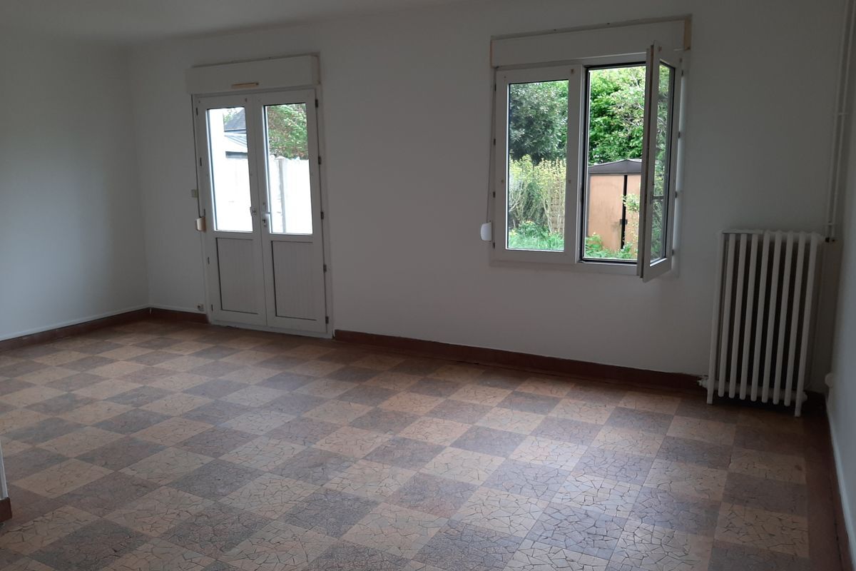 SABLE SUR SARTHE MAISON T4 AVEC SON JARDIN