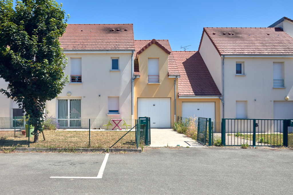 Maison MONTFORT LE GESNOIS T4