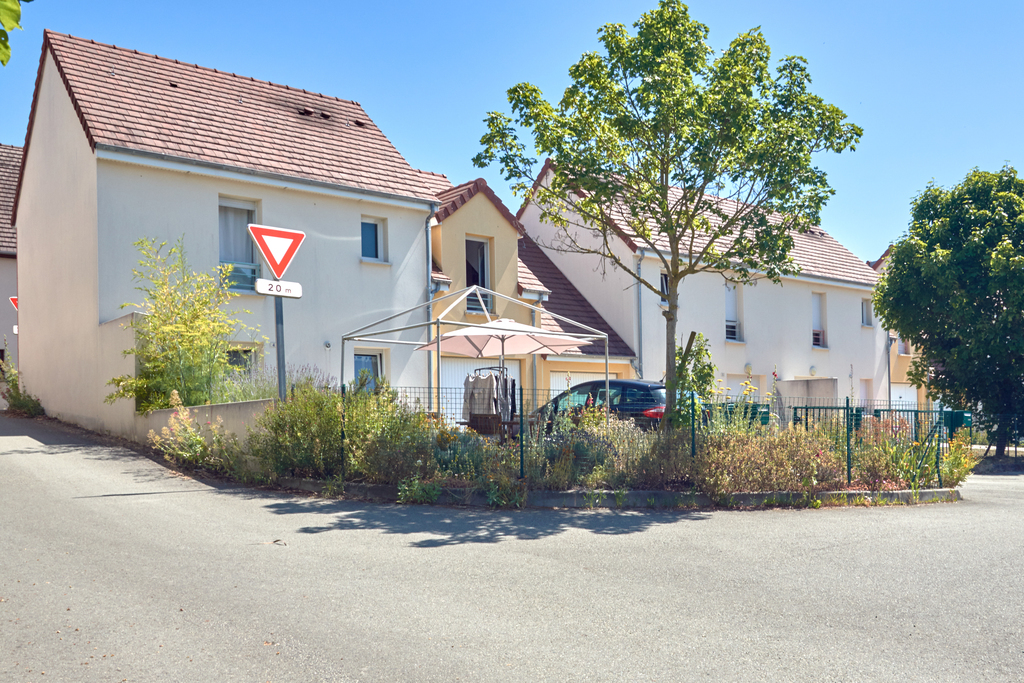 Maison MONTFORT LE GESNOIS T4