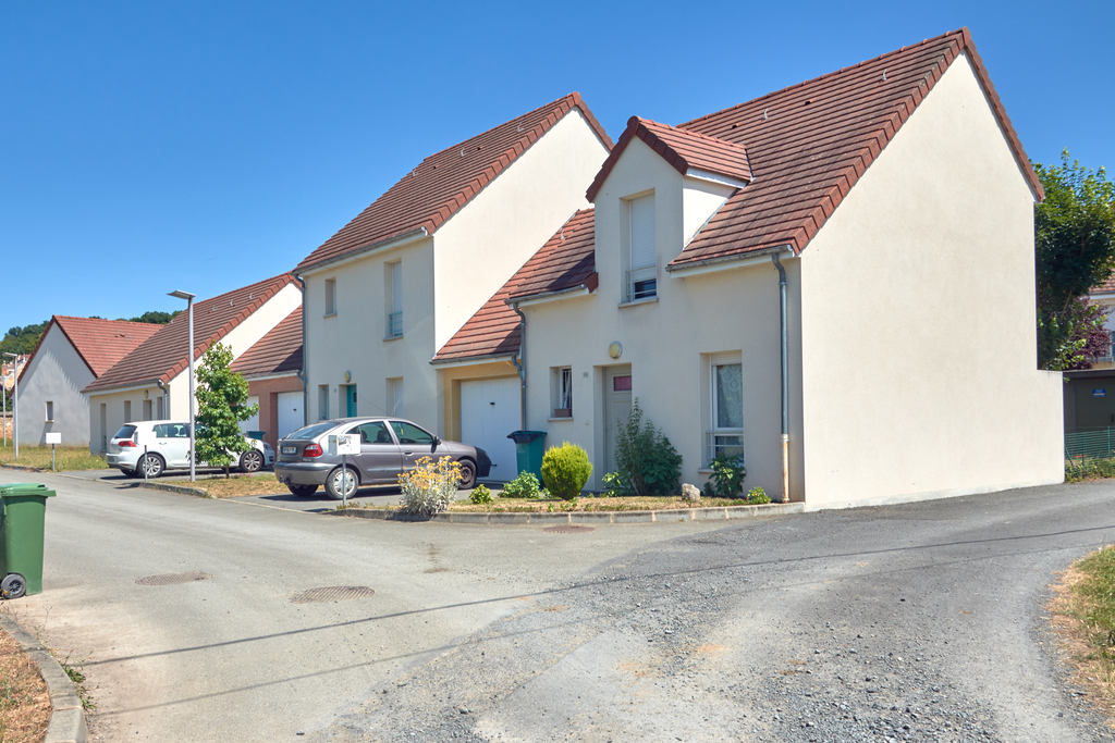 Maison MONTFORT LE GESNOIS T4