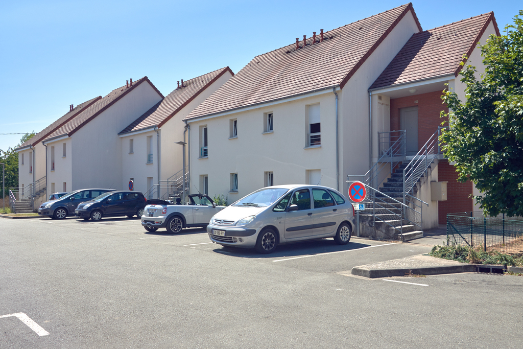 Maison MONTFORT LE GESNOIS T4