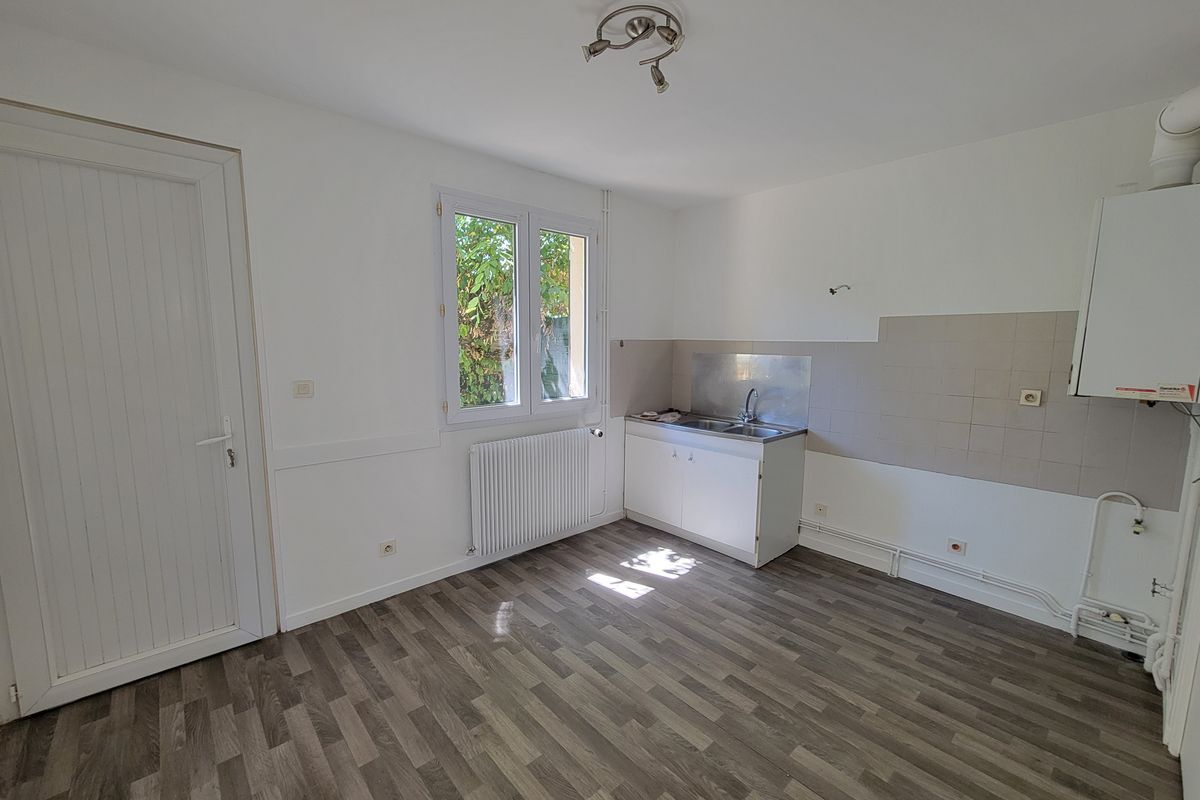 À SABLÉ-SUR-SARTHE : BELLE MAISON T5 de 86 m² en parfait état avec garage