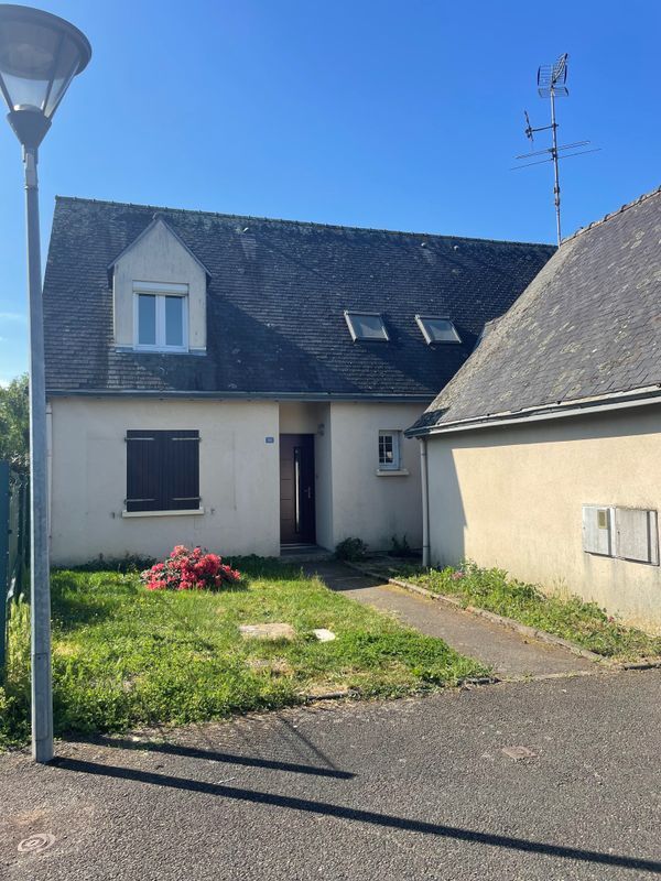À SABLÉ-SUR-SARTHE : BELLE MAISON T5 de 86 m² environ avec garage