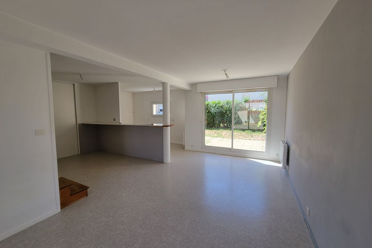 À SABLÉ SUR SARTHE : Logement atypique maison-appartement T4 de 88 m² environ