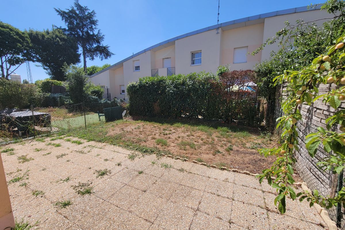À SABLÉ SUR SARTHE : Logement atypique maison-appartement T4 de 88 m² environ