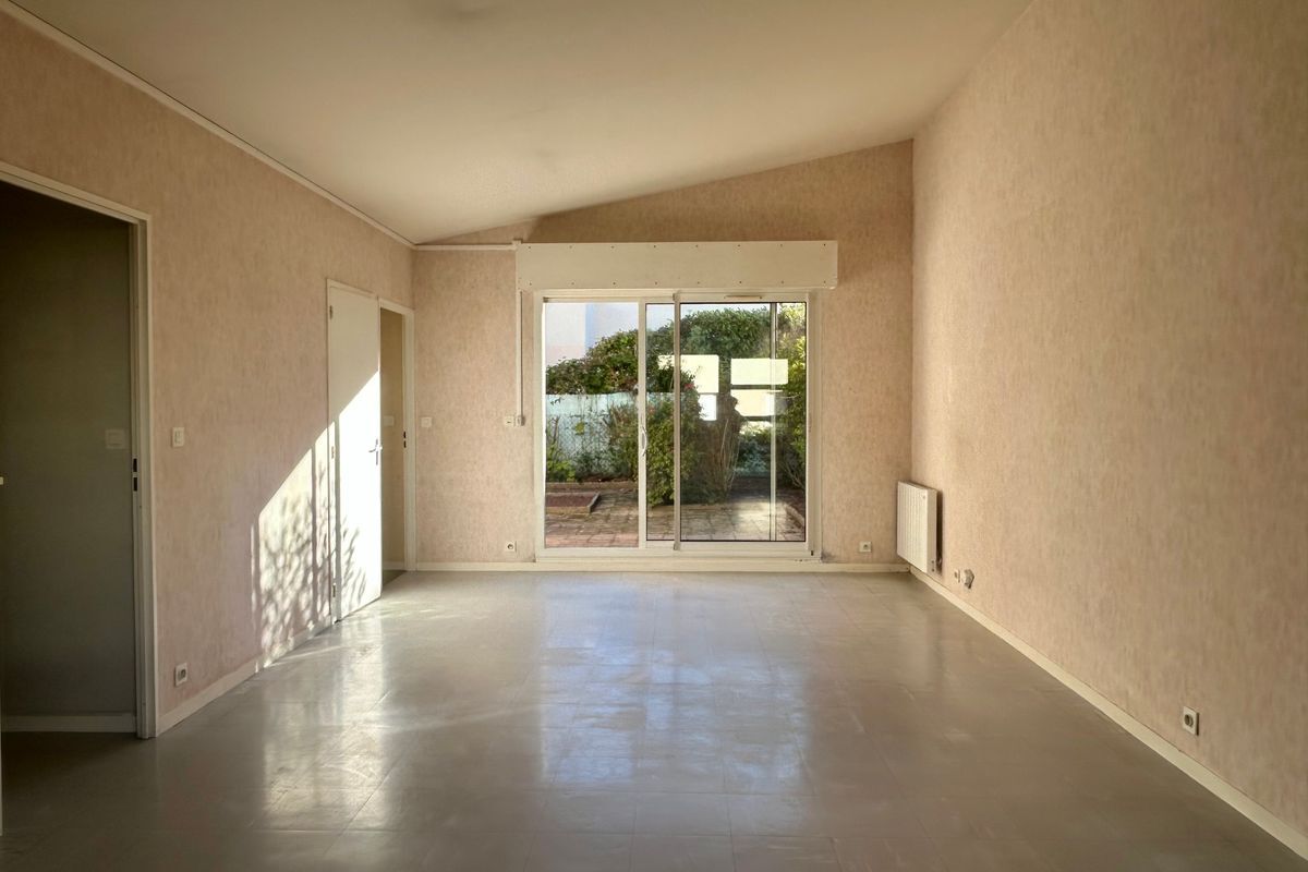 À VENDRE : SABLÉ SUR SARTHE - MAISON T3 - 68.4 M² CARREZ