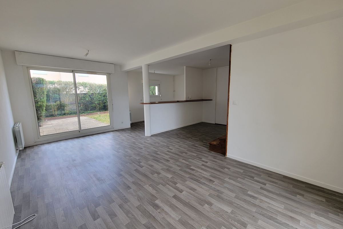 À SABLÉ SUR SARTHE - MAISON T4 AVEC GARAGE – 83.70 M² CARREZ