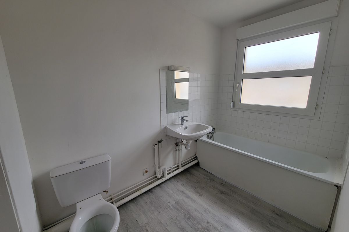 À SABLÉ SUR SARTHE - MAISON T4 AVEC GARAGE – 83.70 M² CARREZ