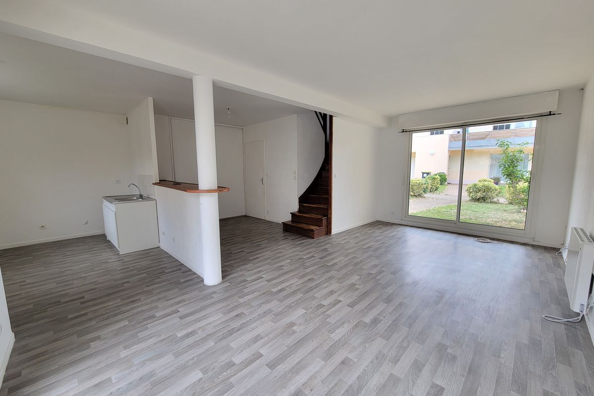 À SABLÉ SUR SARTHE - MAISON T4 AVEC GARAGE – 83.70 M² CARREZ