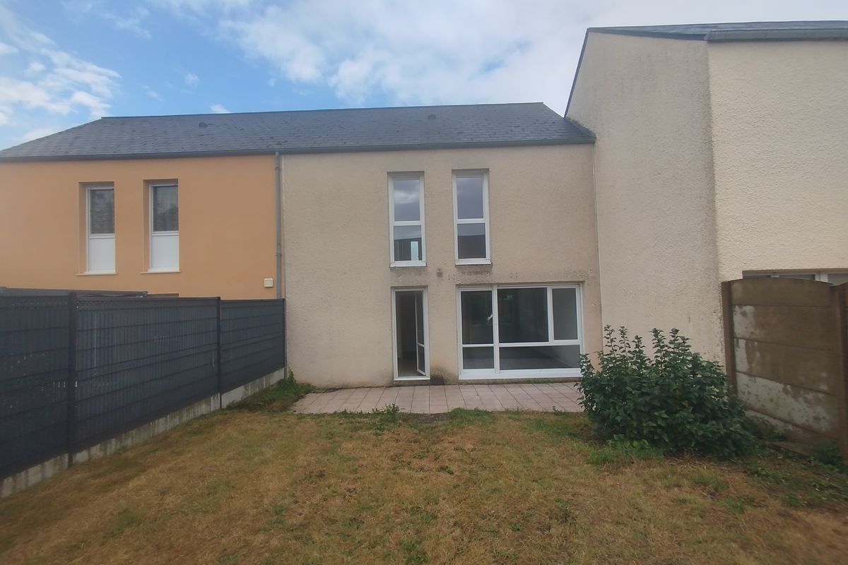 À LA FERTÉ BERNARD : Maison T5 de 88 m² environ