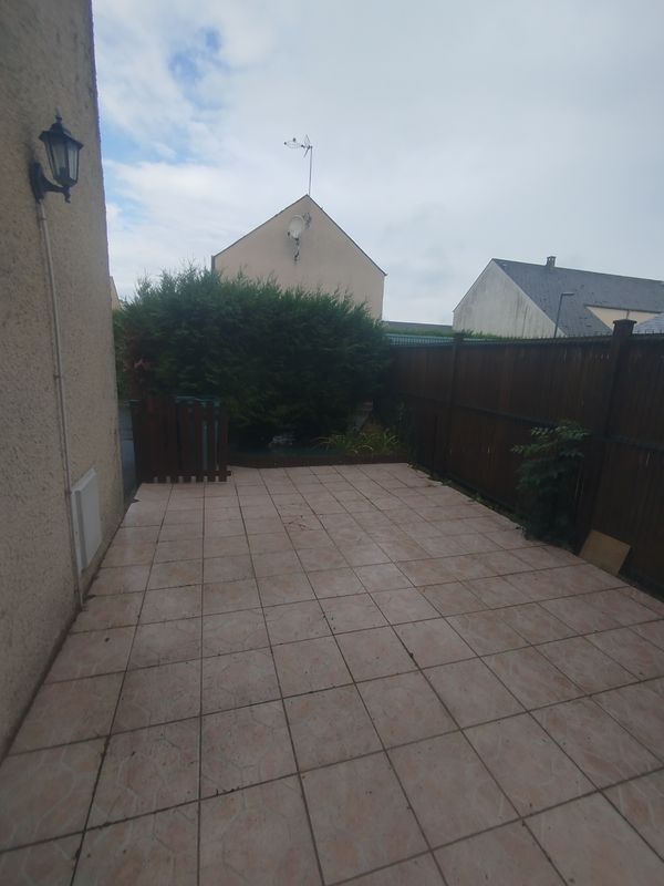 À LA FERTÉ BERNARD : Maison T5 de 88 m² environ