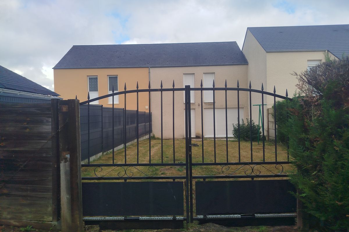 À LA FERTÉ BERNARD : Maison T5 de 88 m² environ
