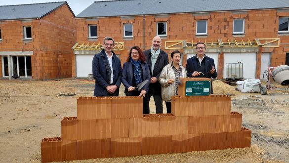 Première pierre au Lude